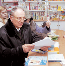 М. Поліщук під час відвідування столичних аптек