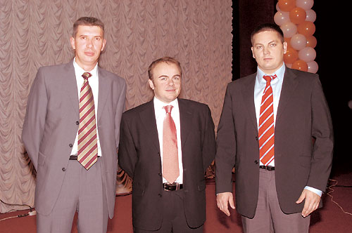Во время конференции (слева направо): Олег Вовк, Стивен Кончи и Борис Лабенский