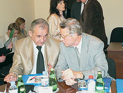 Первый заместитель министра Александр Орда и президент АМН Украины Александр Возианов