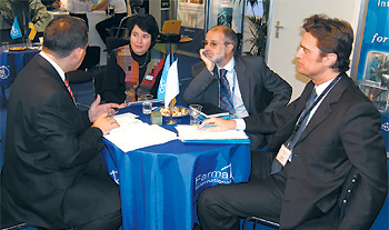 Олег Сяркевич (ліворуч) під час переговорів з представниками компанії «MIAT S.p.A.» (Італія)