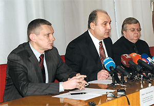 В ходе пресс-конференции в МЗ Украины: Ю. Константинов, В. Бедный, А. Виевский