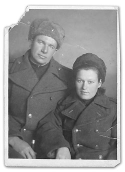 Наталья и Леонид Кравцовы Освобожденный Киев, декабрь 1943 г.