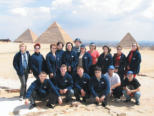 Команда «Айвекс» во время Торговой конференции представительства в Египте