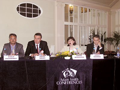 В президиуме конференции (слева направо): Николай Жаворонков, Дмитрий Санаев, Марина Безуглова, Ласло Мадарас