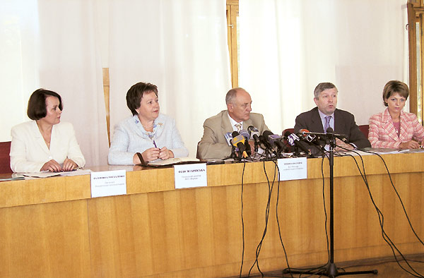 Учасники прес-конференції