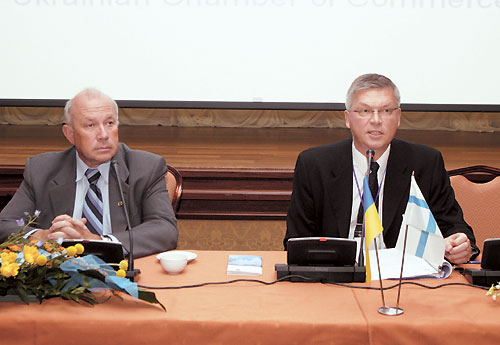 (Слева направо) Виктор Яновский, Йорма Турунен