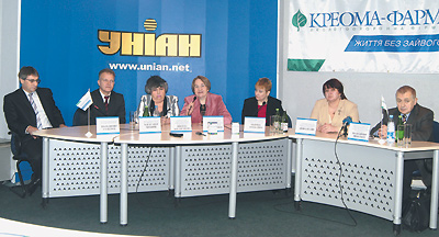 На конференции (слева направо): В. Семенов, А. Чигирик, И. Багдасарова, А. Руденко, М. Долженко, И. Палий, В. Николаев 