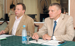 Під час засідання (зліва направо): Віктор Пушкарьов та Юрій Константінов
