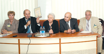 В президиуме семинара-совещания (слева направо): Е. Алексеева, М. Пасечник, Л. Безпалько, В. Мальцев, А. Викторов