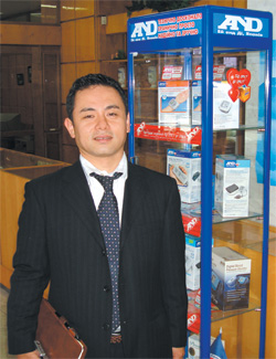 Менеджер «A&D Company, Ltd.» по Восточной Европе Такуджи Оцука