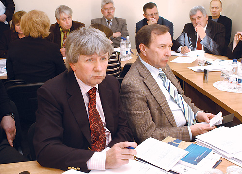 В заседании Комитета приняли участие первый заместитель министра здраво­охранения Украины Николай Проданчук (справа) и заместитель министра здраво­охранения Украины Виктор Рыбчук (слева) 