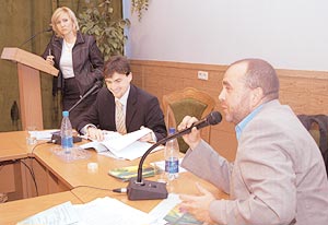Во время заседания (слева направо): Ирина Кузнецова, Борис Даневич, Максим Лазебник