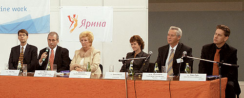 В пресс-конференции приняли участие (слева направо) Маркус Бальцер, Томас Рабе, Ирина Вовк, Диана Мансур, Александр Резников, Йохен Руби
