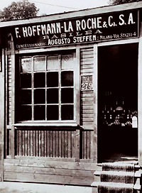Большое начинается с малого. Рубеж ХІХ–ХХ столетий, одна из первых торговых точек «Рош» в Базеле (Швейцария)