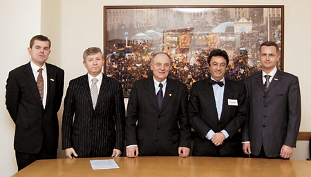 Слева направо: Виктор Шафранский, Виктор Рыбчук, Николай Полищук, Клод Шолле, Томас Лиесис