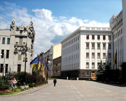 Президент стурбований обмеженням конкуренції при проведенні державних закупівель ЛЗ