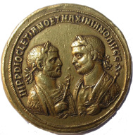 Святые Косма и Дамиан, держащие в руках специальные ложки для раздачи лекарств, на одной из монет