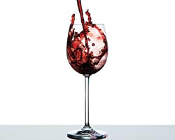 Красное вино поможет справиться с угревой сыпью