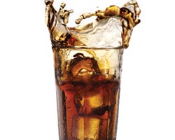 Употребление сладких газированных напитков способствует преждевременному старению