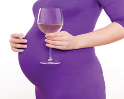 Чем опасно употребление алкоголя во время беременности?