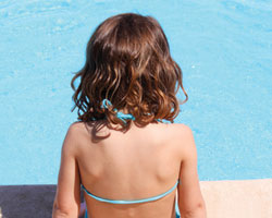 Почему так важно оберегать детей от солнечных лучей?