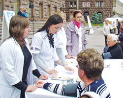 До Всеукраїнського дня боротьби з гіпертонією в Києві відбулася діагностично-просвітницька акція