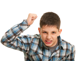 Агрессивное поведение в молодости: каковы последствия?